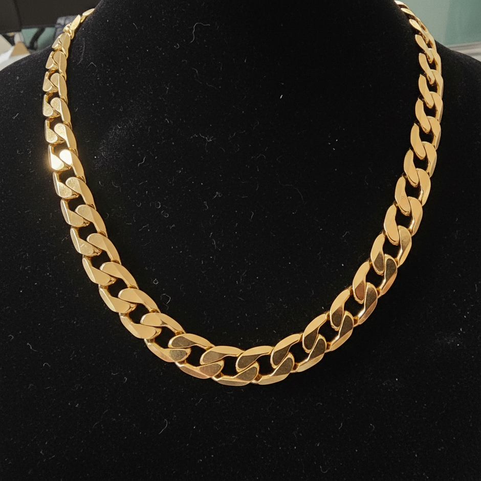 18ct Gold 12mm Link Chain - Flat lay