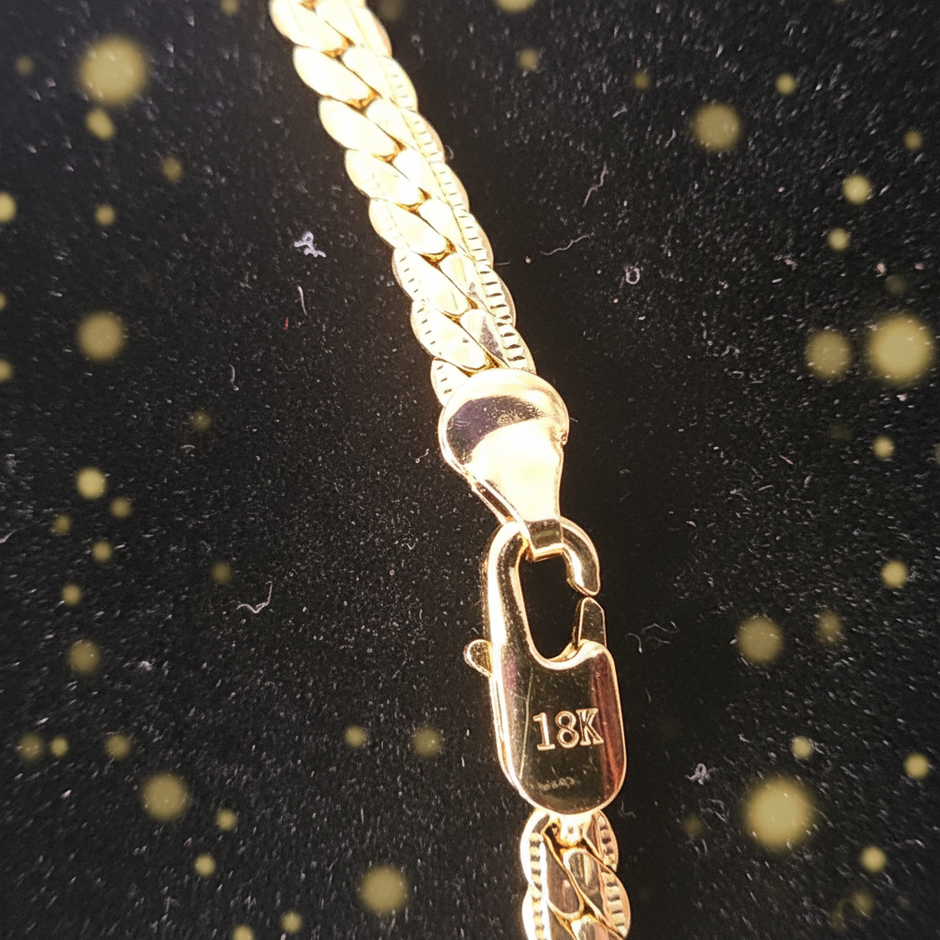 18ct Solid Gold Sideways Chain - Clasp Detail