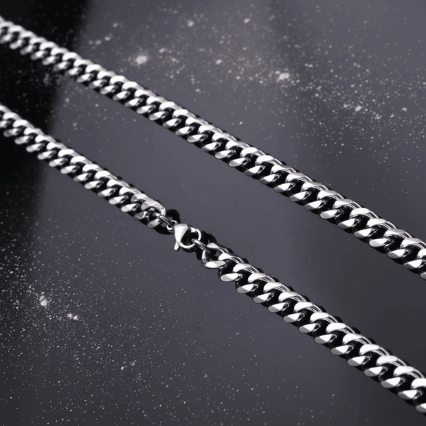 24 61cm 2.5mm Square Pearl Link Stainless chain displayed on a dark background.