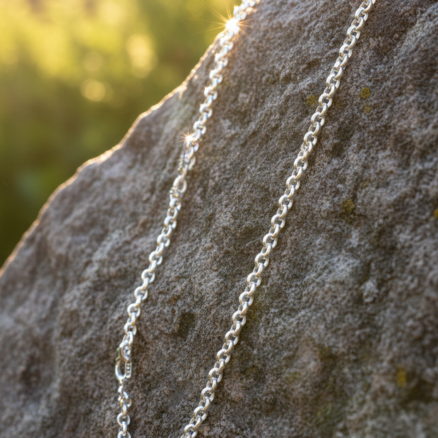 60cm belcher chain with attached clasp showing full length