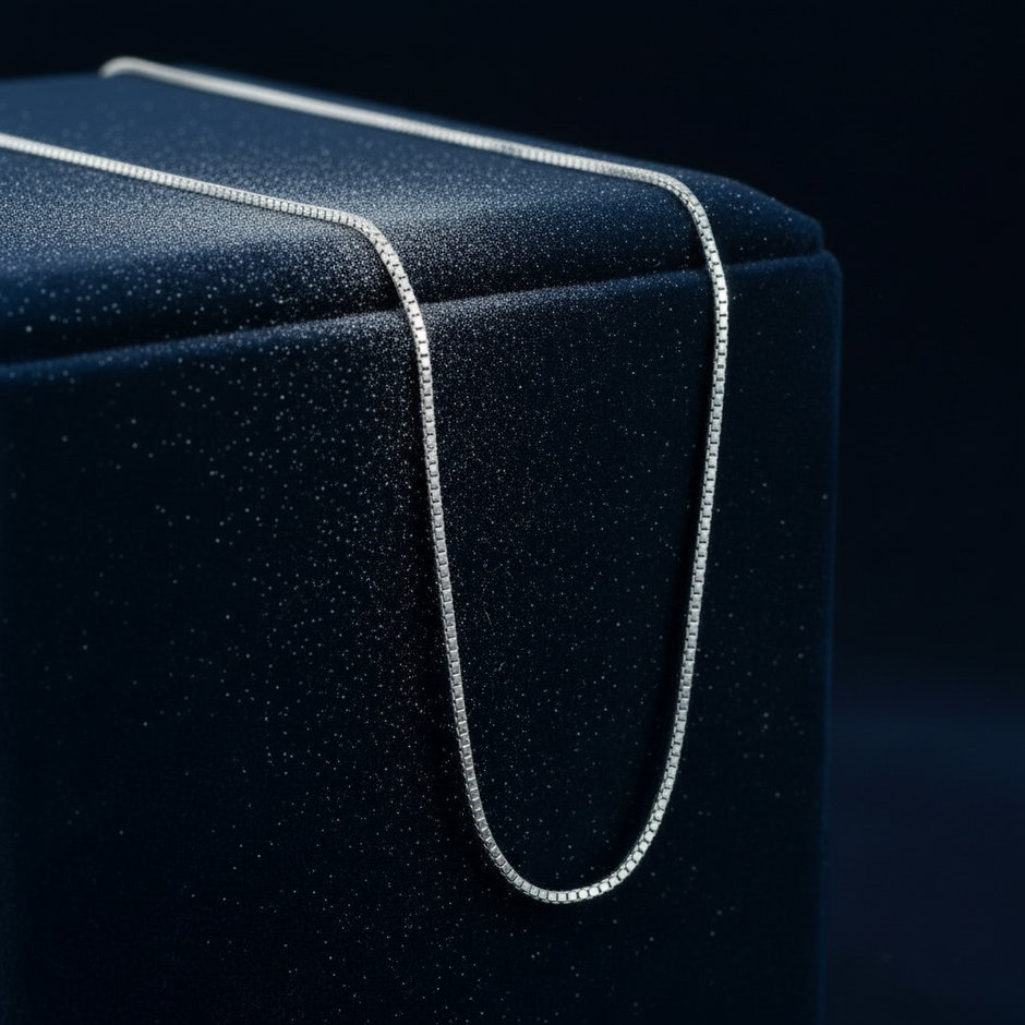 925 Silver Box Chain V2 Draped