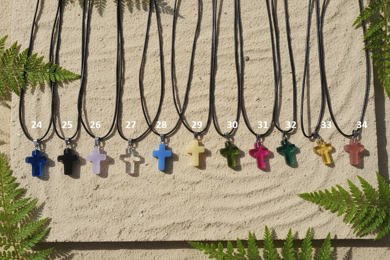 Colliers avec pendentif croix en cristal