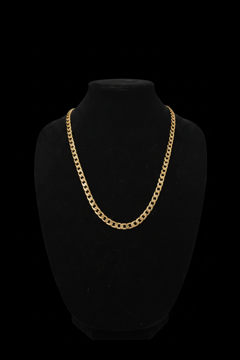 Gold Pattern Link Chain — Correct Scale Bust