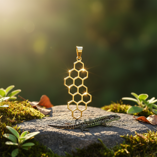 Honeycomb pendant with lizard and greenery