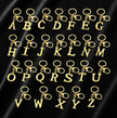 Schlüsselanhänger mit Anfangsbuchstaben aus goldfarbenem Titanstahl (A-Z)