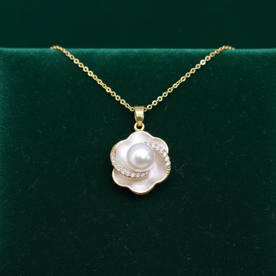 Pearl Flower Necklace - Hero Shot