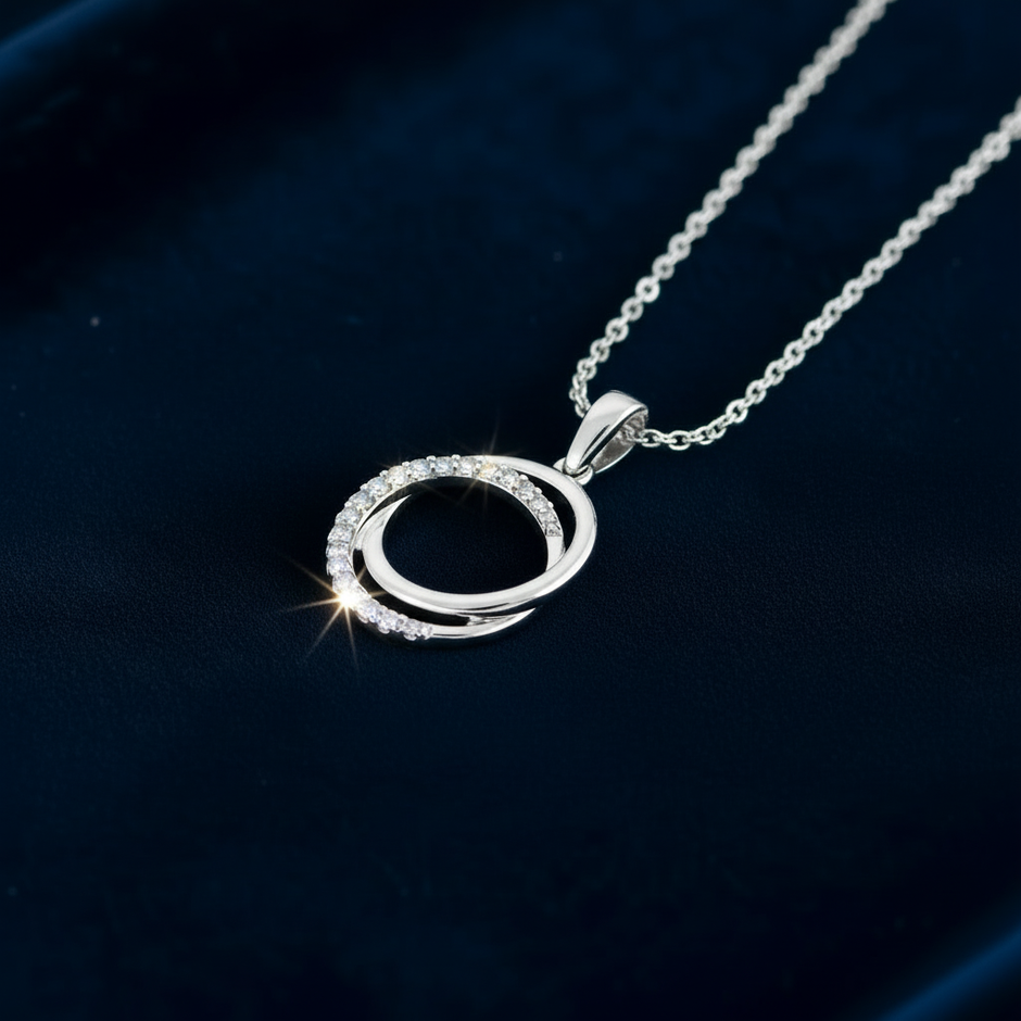 Silver Diamond Interlocking Circle Pendant — V1