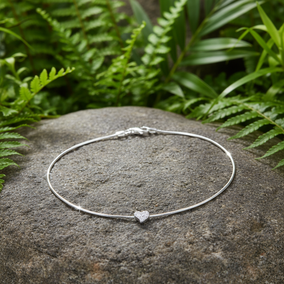 Silver heart anklet with balanced lighting and chain sparkle